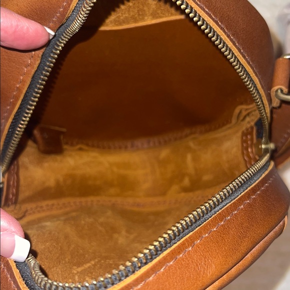 Portland Leather Circle Bag Leather - Picture 5 of 7